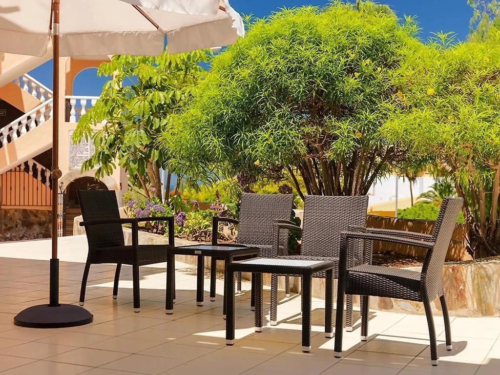 Paradise Court Aparthotel 아데제