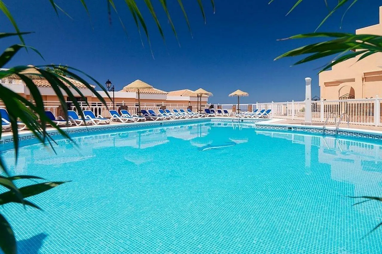 Paradise Court Aparthotel 아데제