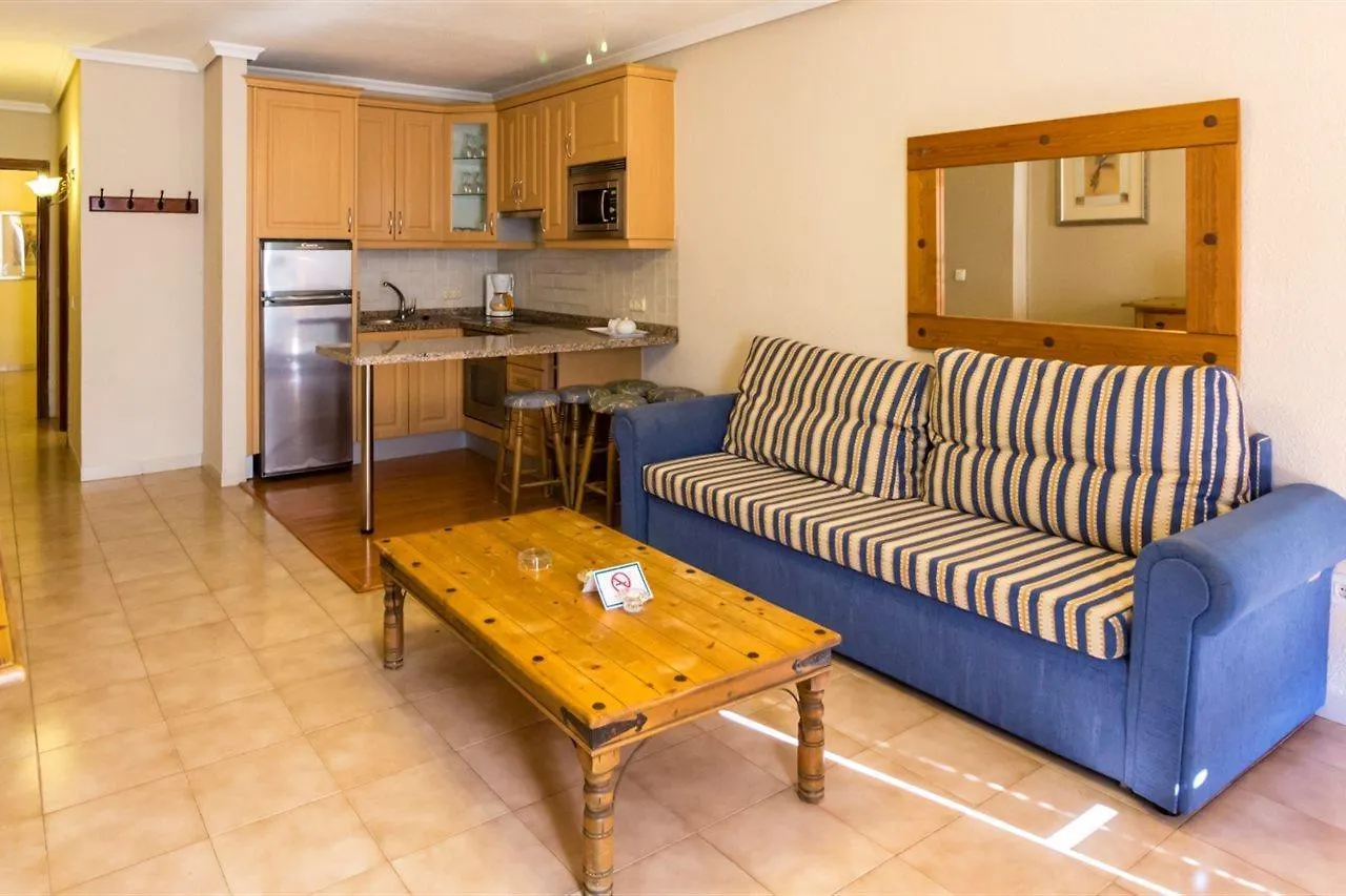 Paradise Court Aparthotel 아데제