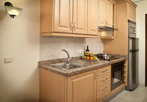 Paradise Court Aparthotel 아데제