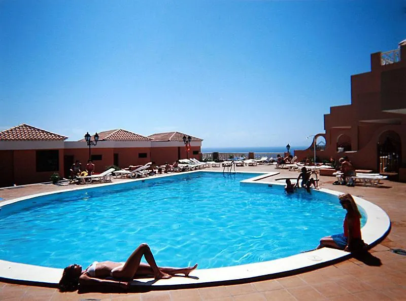 Paradise Court Aparthotel 아데제